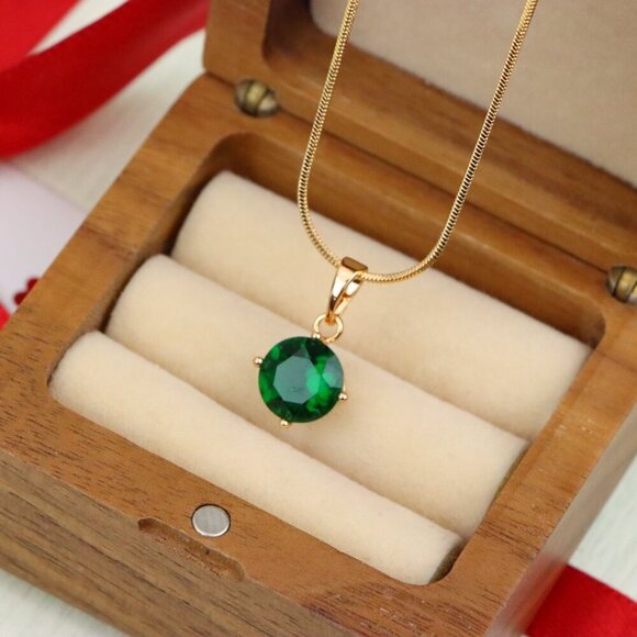 "Elegant Green Pendant with Gold Plated Finish for Chic Everyday Style, XPPT1667 - Picture 8 of 13